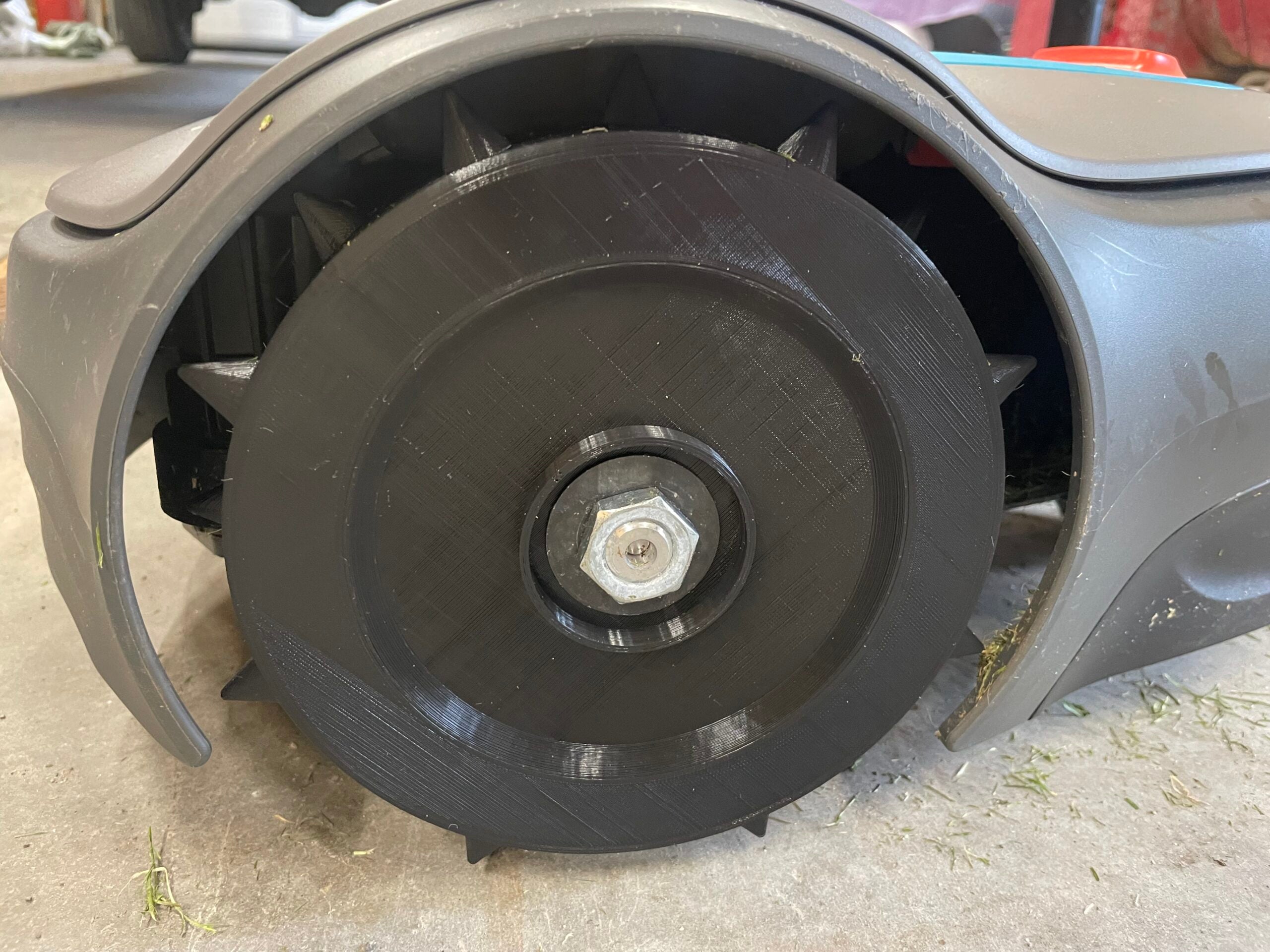 Piggdekk til robotgressklipper