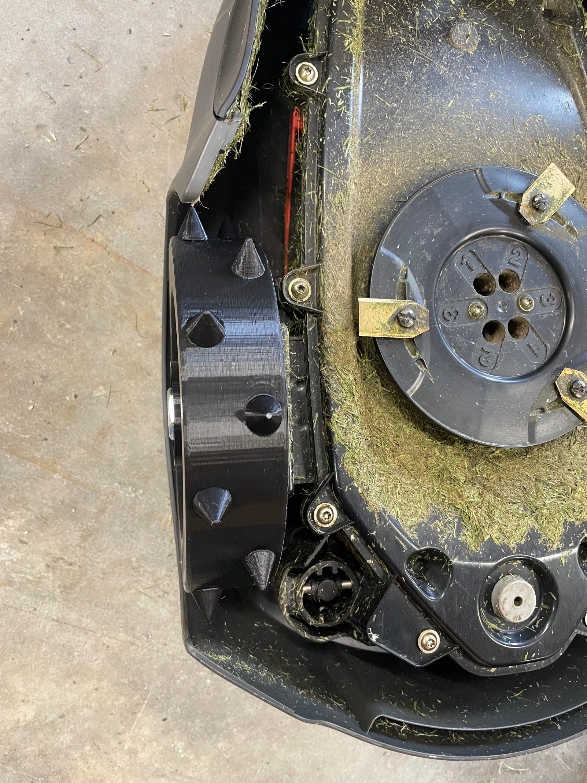 Piggdekk til robotgressklipper