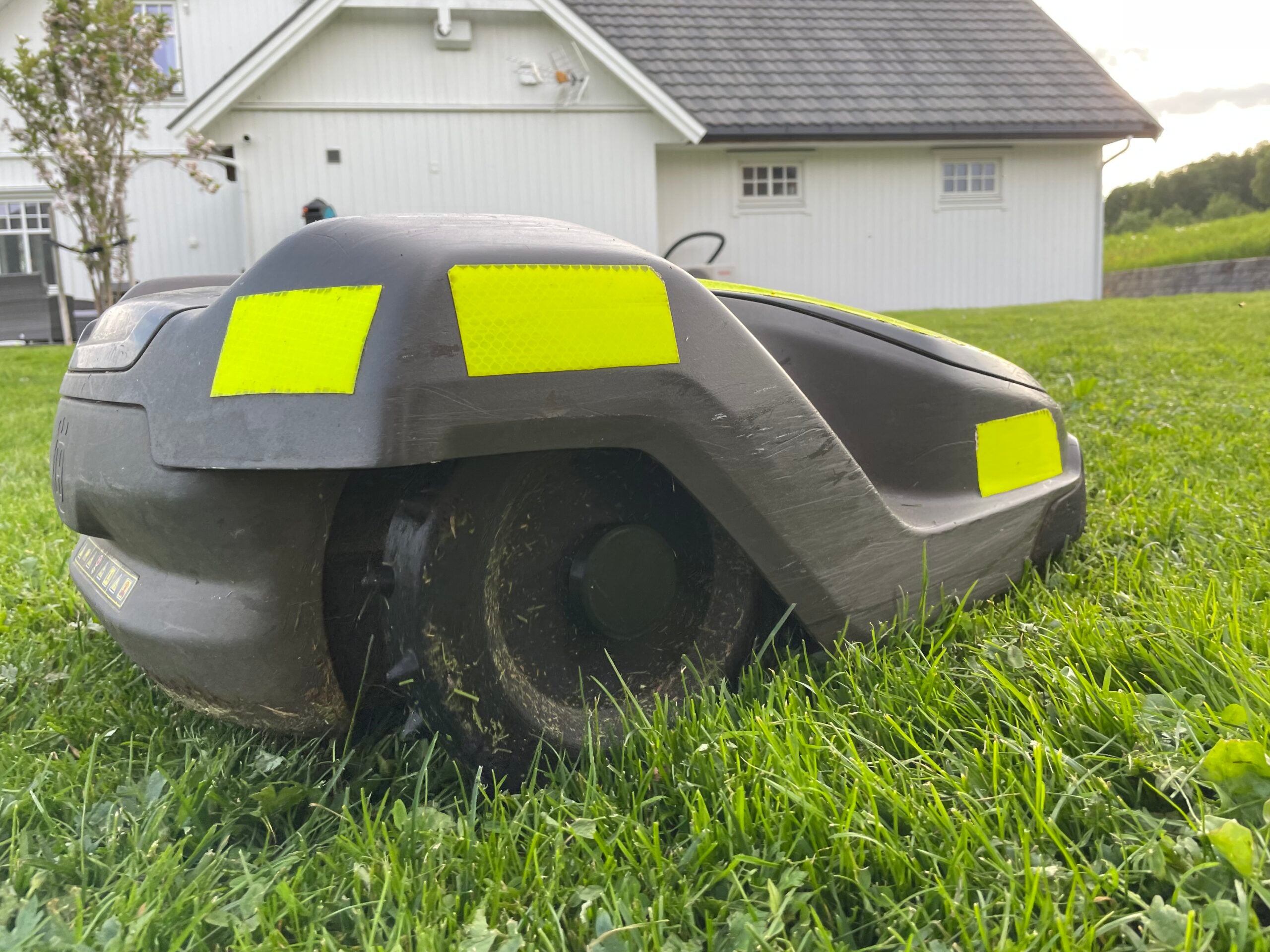 Piggdekk til robotgressklipper