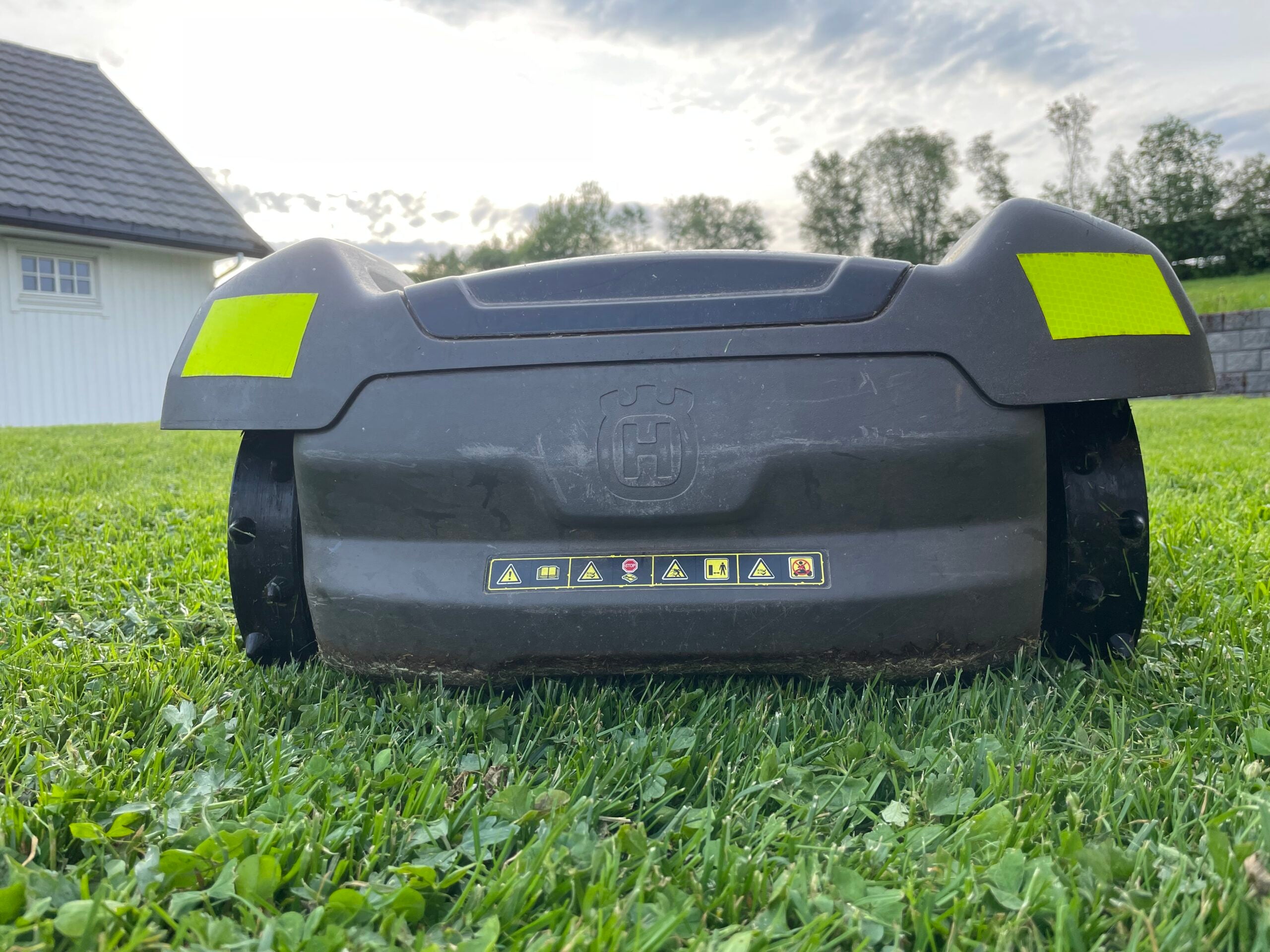 Piggdekk til robotgressklipper