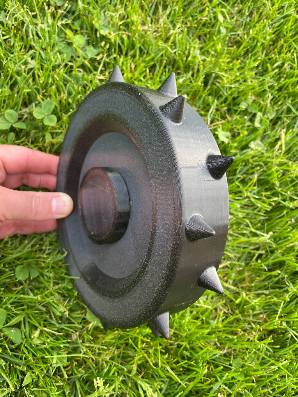 Piggdekk til robotgressklipper