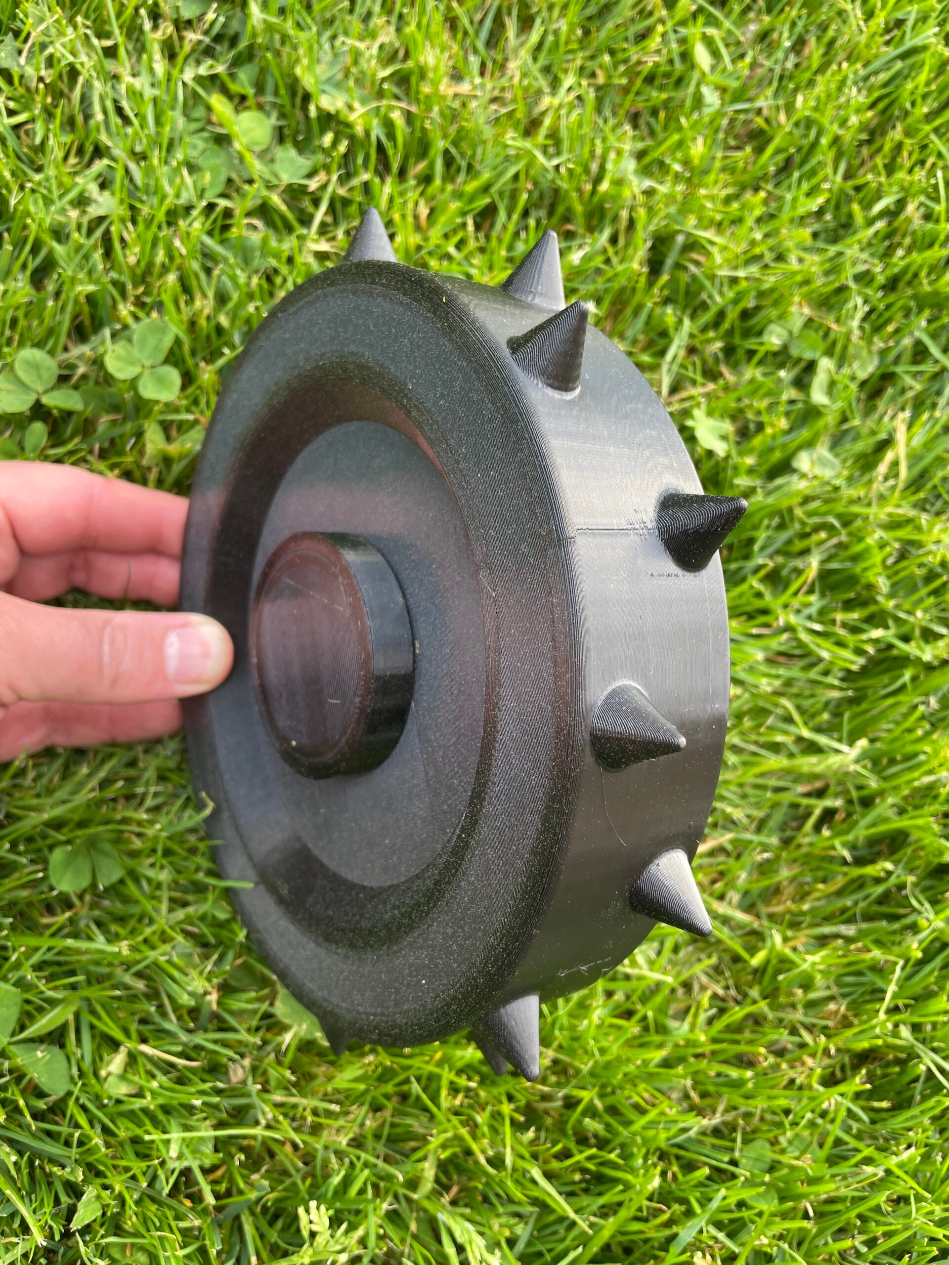 Piggdekk til robotgressklipper