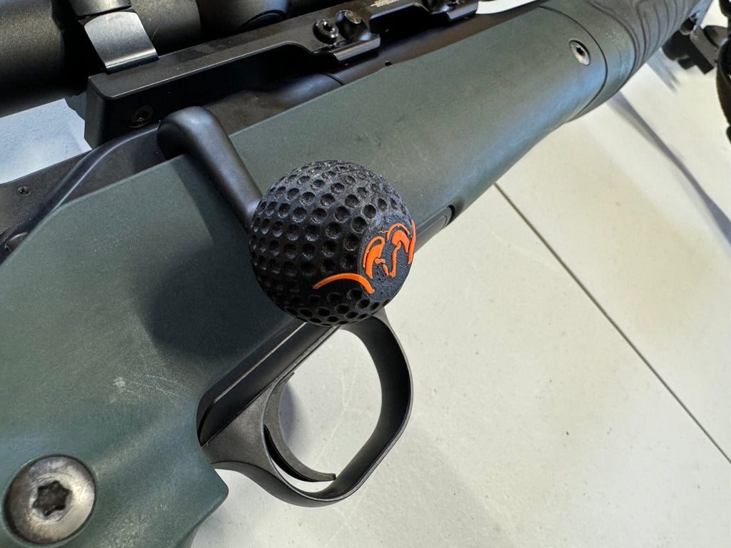 Hevarmskule - Blaser R8 - Blaser logo