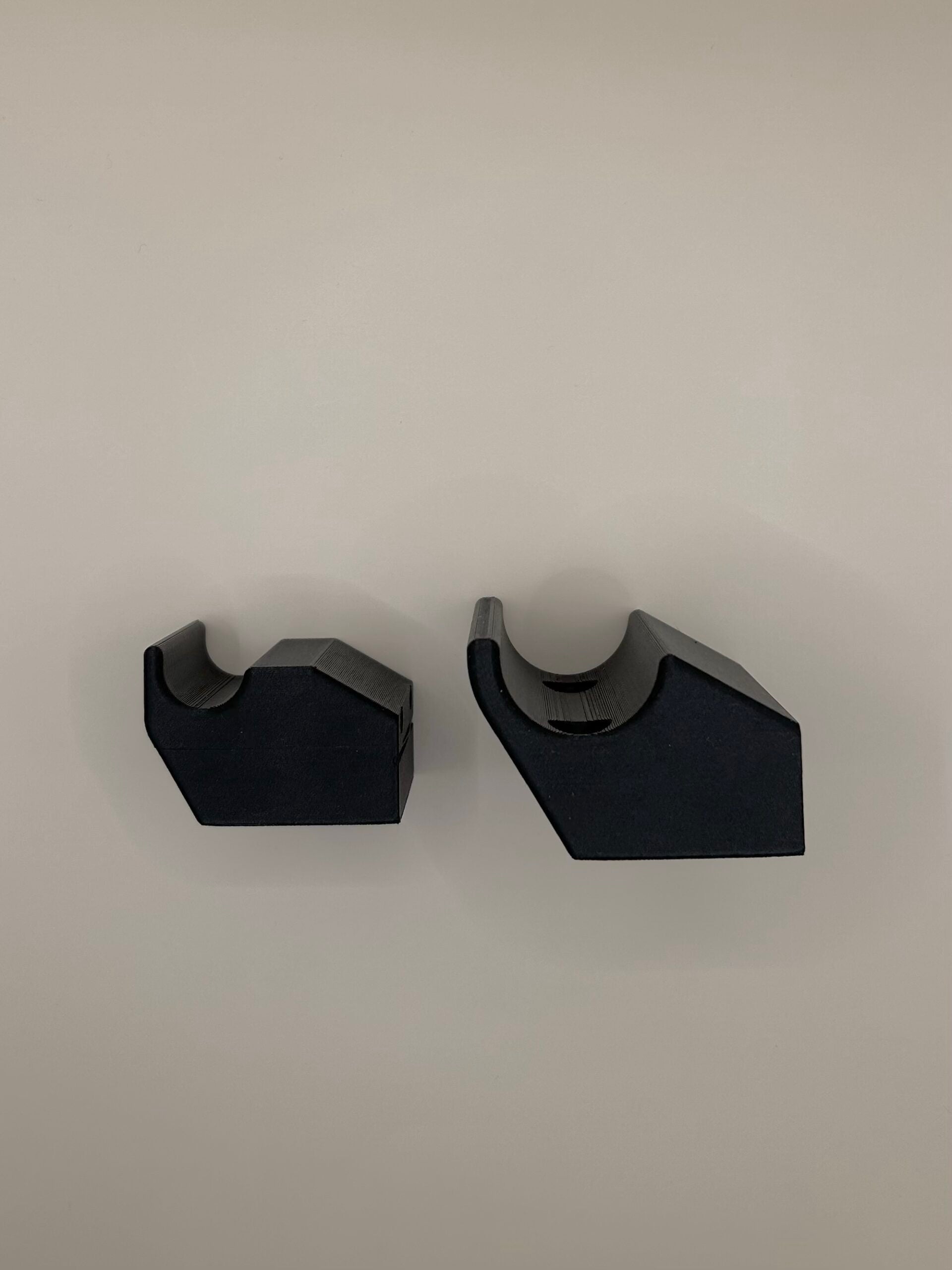 Veggholder for Blaser R8 riflepiper med eller uten optikk