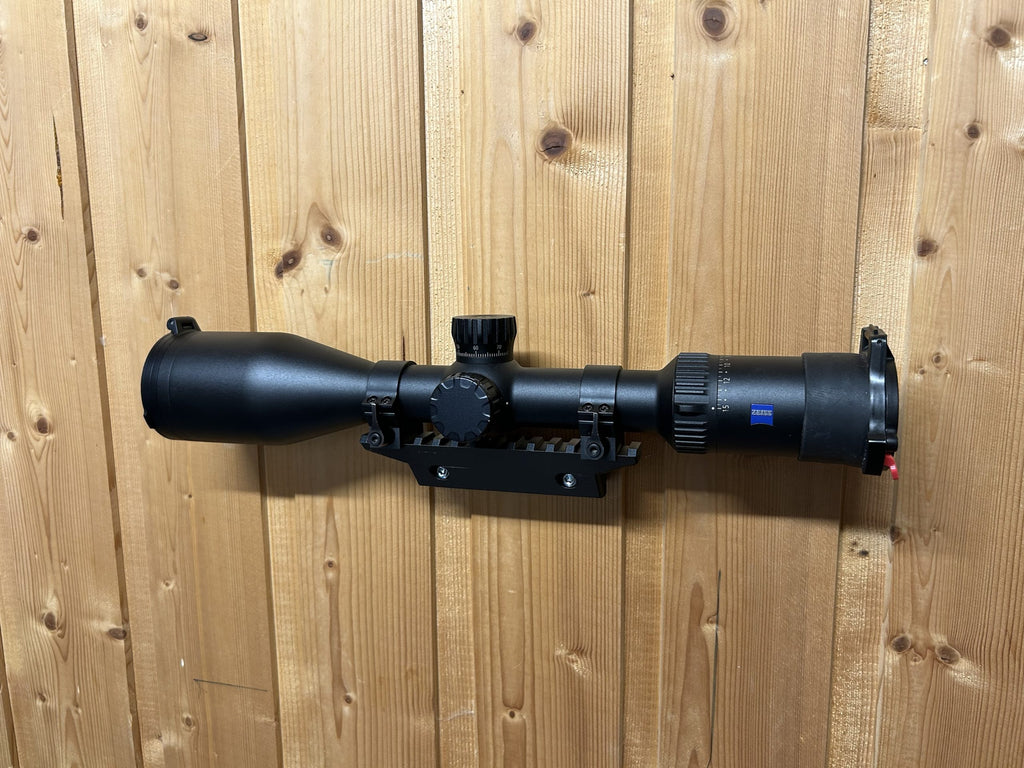 Veggmontasje for optikk med picatinny montasje