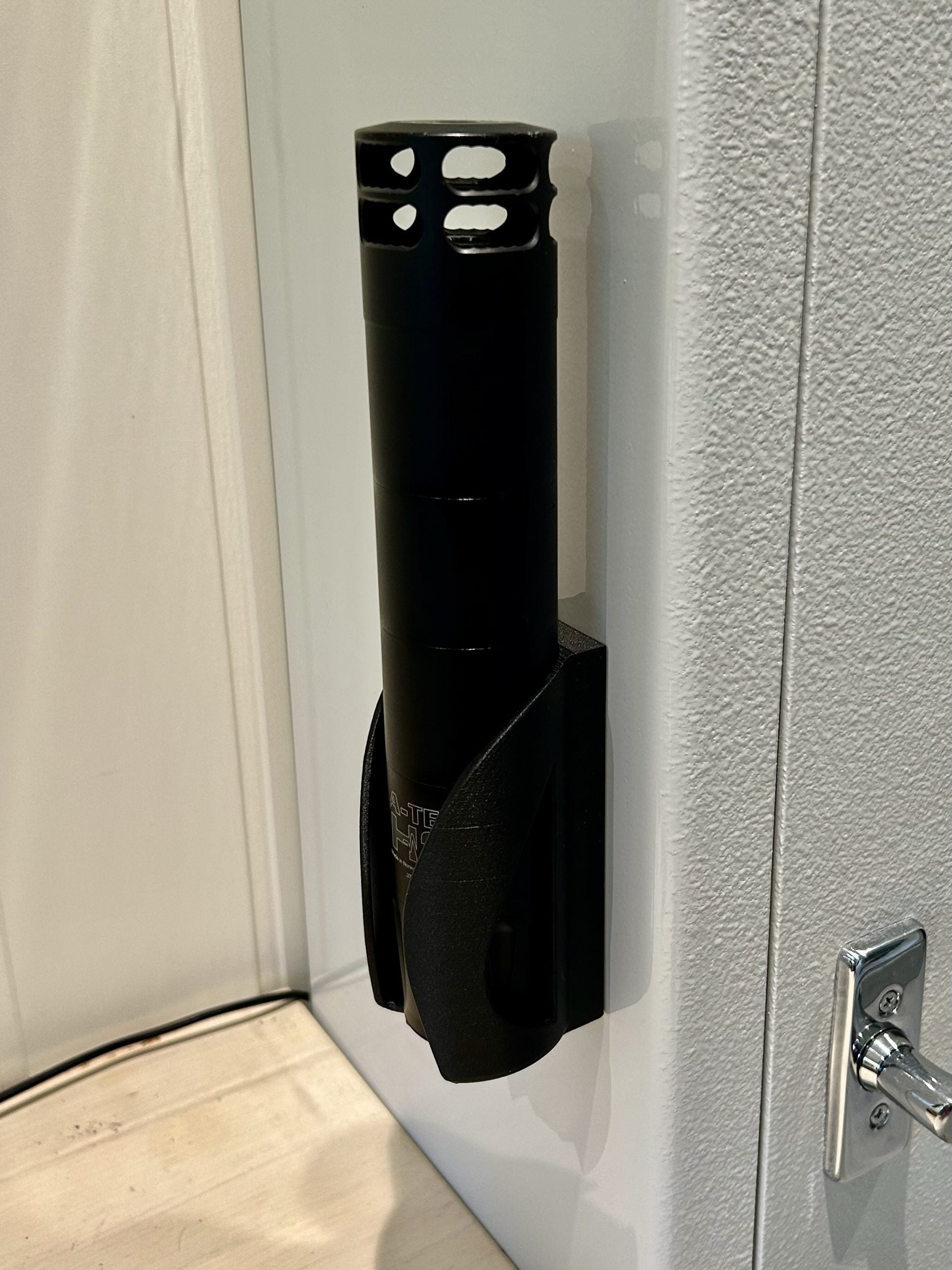 Holder for lyddemper